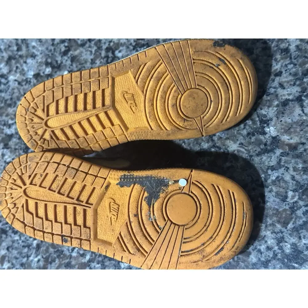 Air Jordan 6‎ ‘Wheat’ Gold Harvest 384667-705 & Jordan 1 Mid SE Vivid Orange 10C